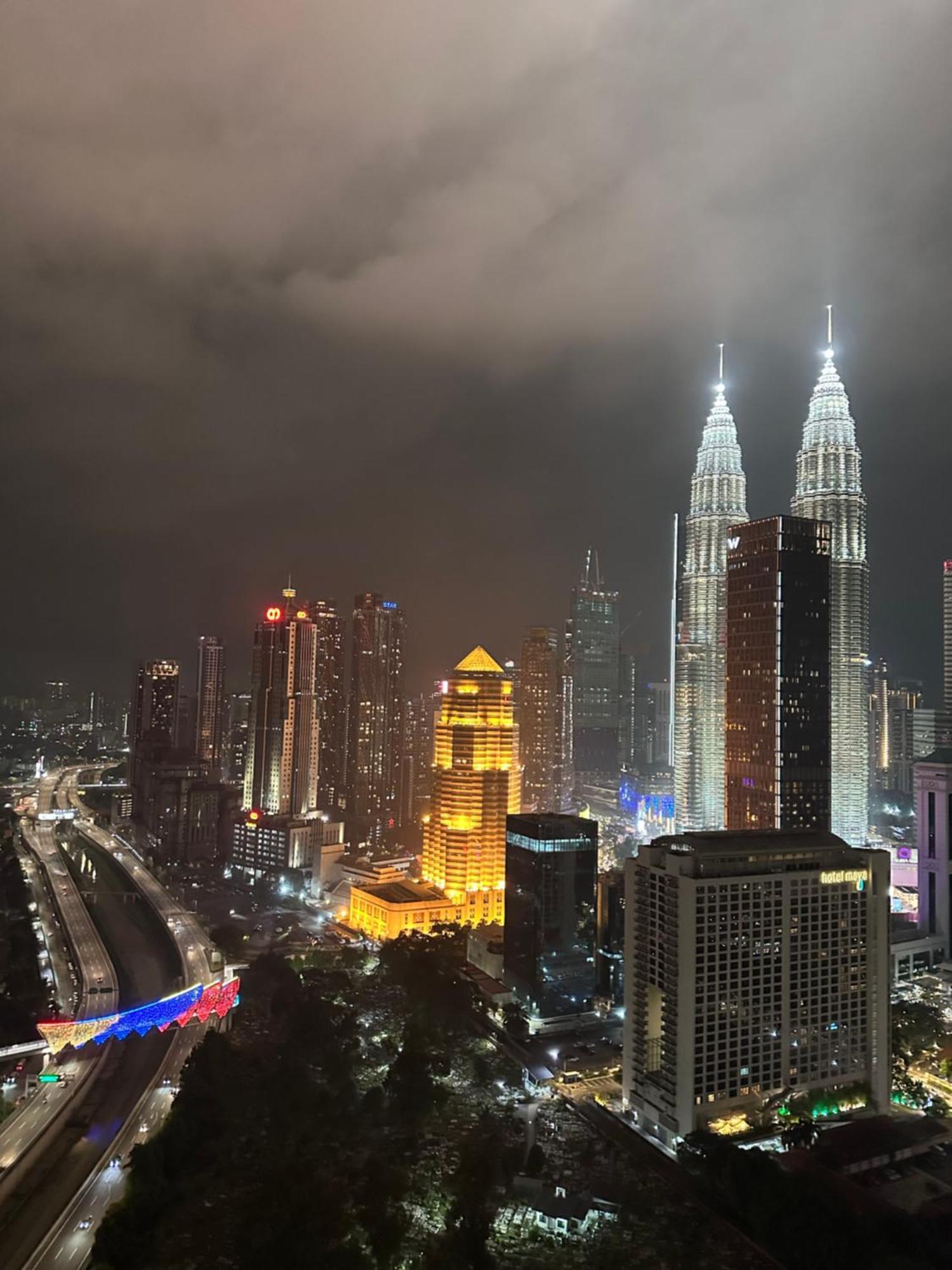 Mercu Summer Suites Klcc By Minutepointhome Куала-Лумпур Екстер'єр фото