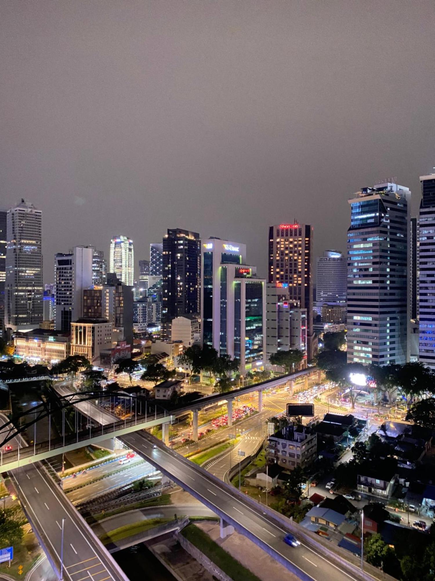 Mercu Summer Suites Klcc By Minutepointhome Куала-Лумпур Екстер'єр фото